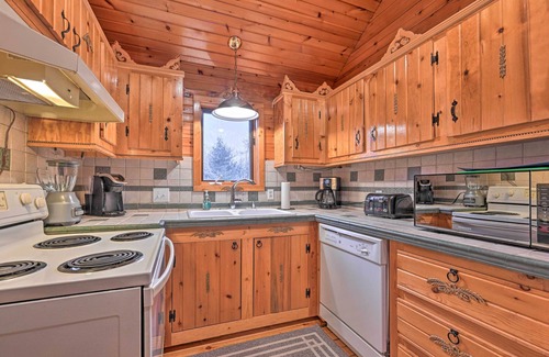 Arkdale Cabina | ¡NUEVO! Waterfront Retreat en 2 Acres w / Deck & View!