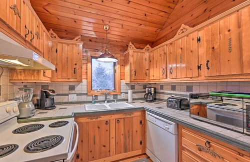 Arkdale Cabina | ¡NUEVO! Waterfront Retreat en 2 Acres w / Deck & View!