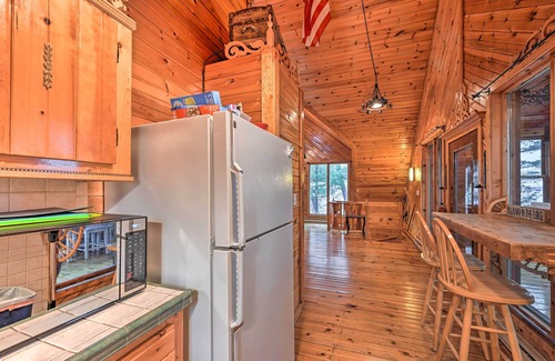 Arkdale Cabina | ¡NUEVO! Waterfront Retreat en 2 Acres w / Deck & View!