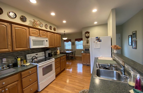Hinsdale Casa | Waterfront Ashmere Lake House Near Berkshire Attractions