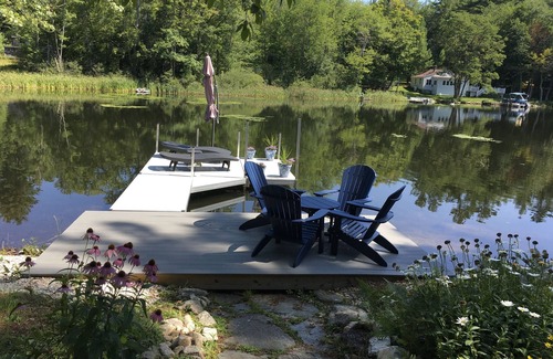 Hinsdale Casa | Waterfront Ashmere Lake House Near Berkshire Attractions
