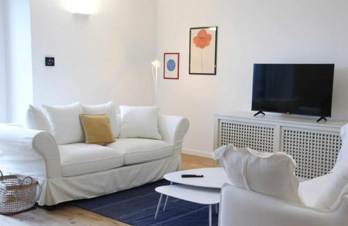Venezia Nuova Apartamento | Waterfront balcony I Grani 2 Resort Style Suite
