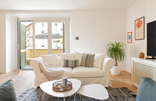 Venezia Nuova Apartamento | Waterfront balcony I Grani 2 Resort Style Suite