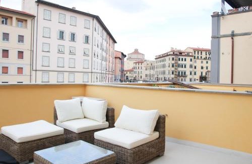 Venezia Nuova Apartamento | Waterfront balcony I Grani 2 Resort Style Suite