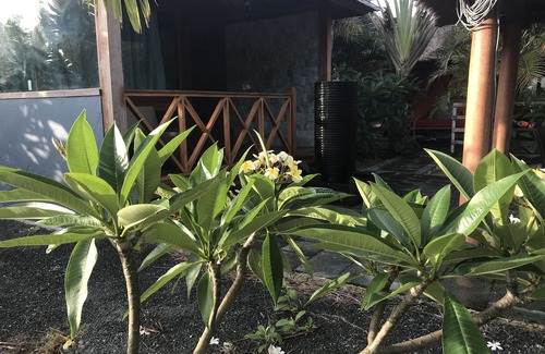 Naia Casa | Bungalow balinés frente al mar - escapada romántica tropical
