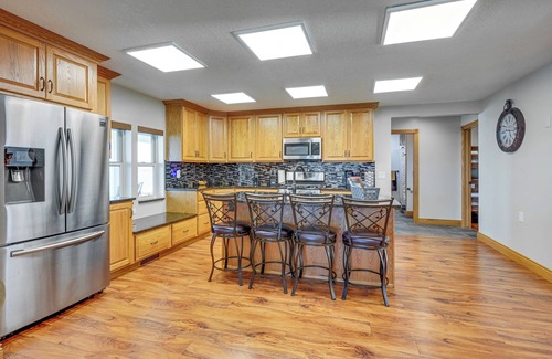 Bay City Casa | ¡NUEVO! Encanto Bay City Home w / Dock & Boat Lanzamiento!