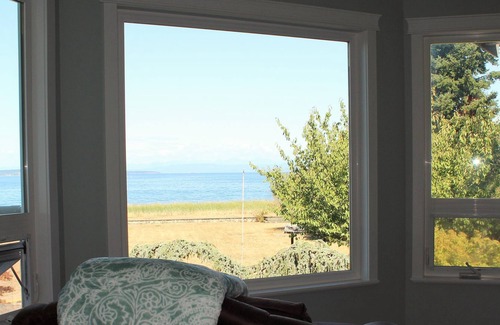 Regional District of Nanaimo Casa | Waterfront Beach House-🐾 BIKE/HIKE/GOLF