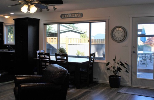Regional District of Nanaimo Casa | Waterfront Beach House-🐾 BIKE/HIKE/GOLF