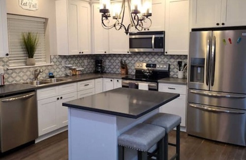 Shoreline Park Casa | Waterfront Beauty 5 Beds 2 Bath HTD Pool Boat Slip