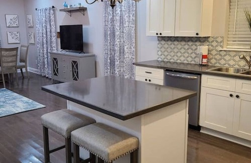 Shoreline Park Casa | Waterfront Beauty 5 Beds 2 Bath HTD Pool Boat Slip
