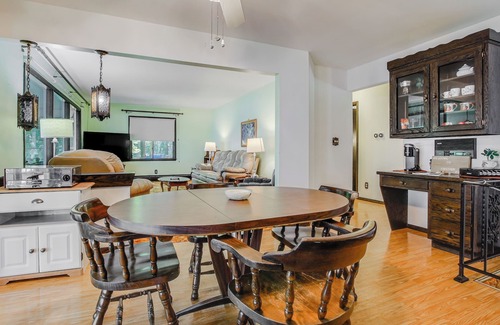 Krakow Casa | Waterfront Berry Lake Getaway w/ Sunroom!