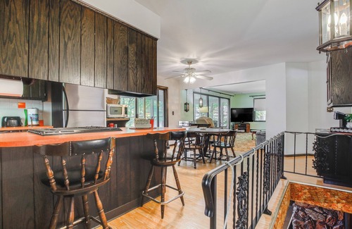Krakow Casa | Waterfront Berry Lake Getaway w/ Sunroom!