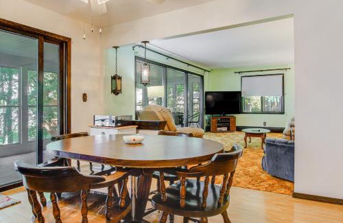 Krakow Casa | Waterfront Berry Lake Getaway with Sunroom!