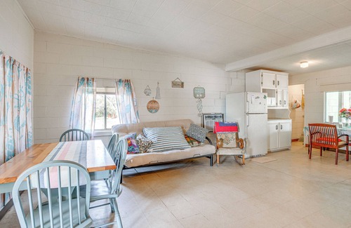 Maryneal Cabaña | Waterfront Blackwell Cottage w/ Patio & Fire Pit!