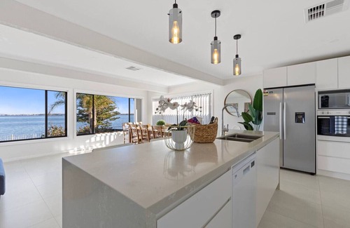 Buff Point Casa | Waterfront Bliss | Stunning Views + Kayaks