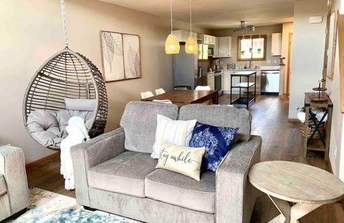 Lake Delton Condominio | Waterfront Boho Retreat