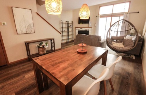 Lake Delton Condominio | Waterfront Boho Retreat