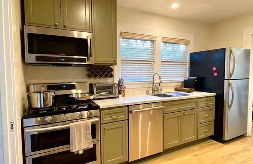 Vallejo Casa | Waterfront Boutique Bungalow 3 Walk to Ferry to San Francisco Free WIFI Parking