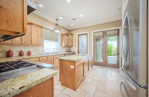 Bullhead City Casa | WATERFRONT! Bring your own boat! Fits large families, 3 living rooms 7 bedrooms