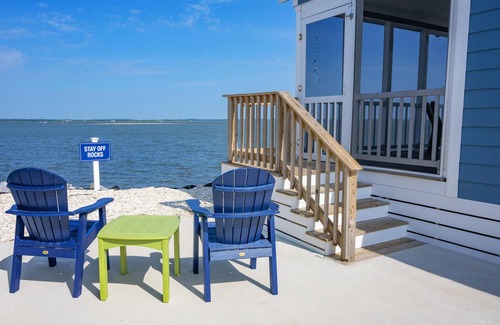 Chincoteague Casa | Waterfront Bungalow on Chincoteague Bay (VA)! - Waterfront Bungalow with Two Bedrooms