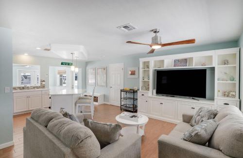 Matlacha Isles Casa | Waterfront Bungalow with Pool and Bikes in Matlacha
