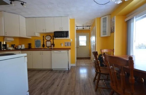 Notre-Dame-du-Laus Cabaña | Waterfront Cottage 5 BD/2 BTH — 1 HR Downtown Ottawa 💗