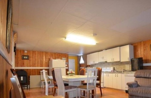 Notre-Dame-du-Laus Cabaña | Waterfront Cottage 5 BD/2 BTH — 1 HR Downtown Ottawa 💗