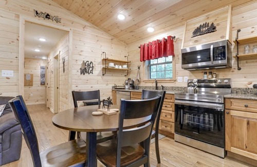 Harrisonville Cabina | WATERFRONT CABIN PRIVATE BEACH HOT TUB FIRE RING FISH HIKE KAYAK