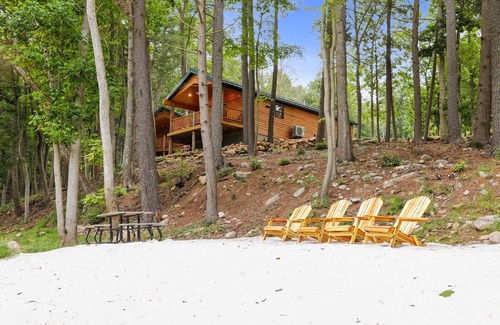 Harrisonville Cabina | WATERFRONT CABIN PRIVATE BEACH HOT TUB FIRE RING FISH HIKE KAYAK
