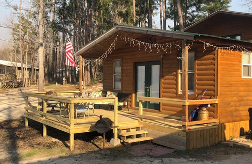 Onalaska Cabina | ♦ ️B & R Waterfront Cabin # 2 ♦ ️ Lake Livingston, Onalaska, Texas
