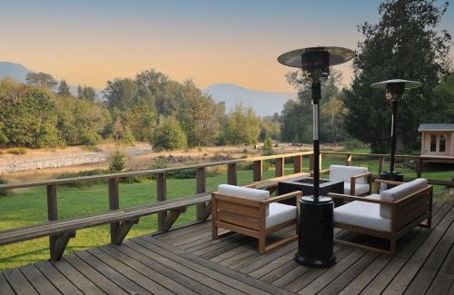 Packwood Casa | Waterfront Cabin at White Pass and Mount Rainier National Park
