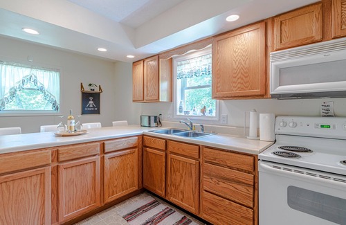 Old Fields Casa | Waterfront Cabin - Family and Dog Friendly