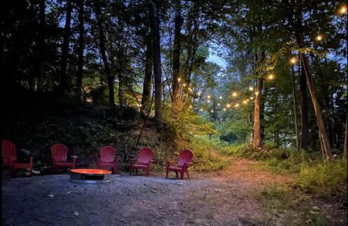 Tunkhannock Casa | WaterFront Cabin Hot Tub Kayaks Firepit Game Consoles