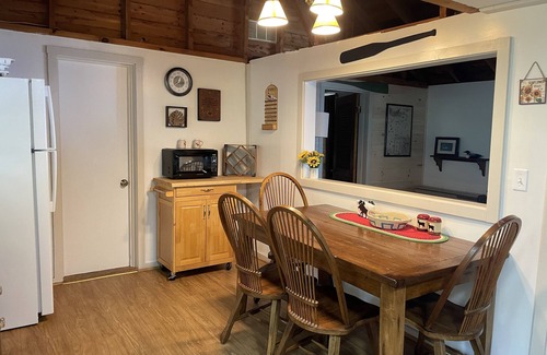 Dexter Cabina | Waterfront Cabin on Quiet Lake