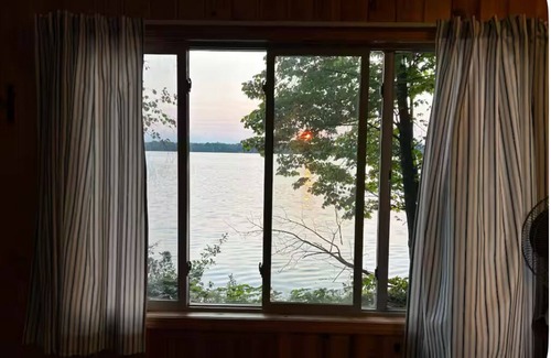 Rhinelander Cabina | Waterfront cabin only 10ft from the waters edge.