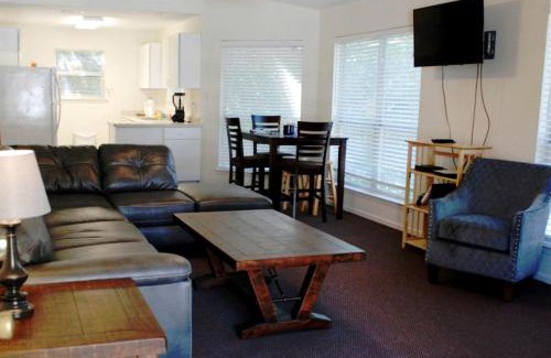 New Braunfels Casa | Waterfront Cabin Rental on the Banks of the Guadalupe River near San Antonio, Texas