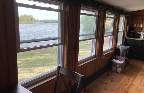 South Sanford Cabina | Waterfront cabin with 200 ft of flat waterfont
