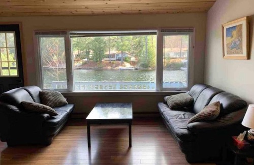Minden Hills Cabina | Waterfront Cabin with Hot Tub