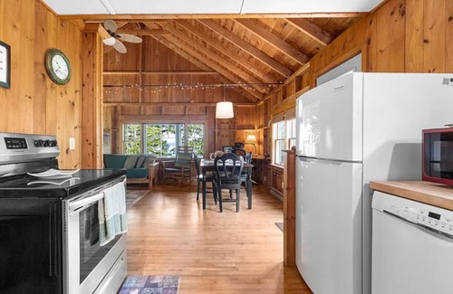 Bar Harbor Cabina | Waterfront Cabin with Unobstructed View of Frenchmen’s Bay. Just a few miles from Acadia National Park & Downtown Bar Harbor | Sleeps 6