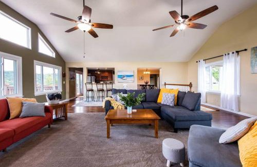 Warsaw Casa | Waterfront Cabin With A View, Large Family Retreat, Pet Friendly