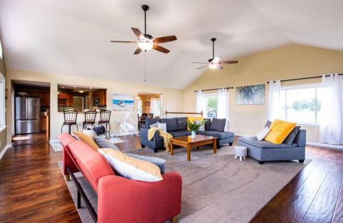 Warsaw Casa | Waterfront Cabin With A View, Large Family Retreat, Pet Friendly
