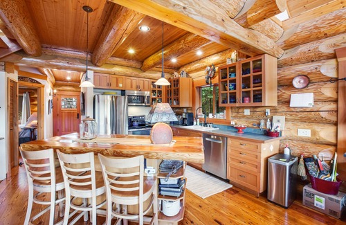 Allyn-Grapeview Cabina | Waterfront cabin with bikes, expansive deck, grill, firepit, W/D, & theater room