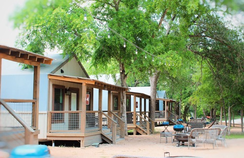Seguin Cabina | Waterfront Cabin with Kayaking, Paddle boarding, Pool, Hot Tub & more! - SG10