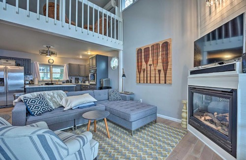 Sister Lakes Casa | Waterfront Cable Lake Cabin with Grill!