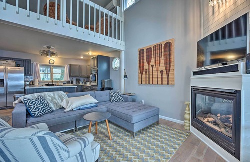 Sister Lakes Cabina | Waterfront Cable Lake Cabin w/ Grill!