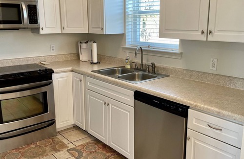 Shoreline Park Casa | Waterfront Camp in Jourdan River Estates