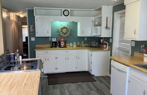 Indian Harbor Estates Casa | Lagoon Cottage-Fisherman's Paradise 2bd / 2 baños con muelle de 25 pies