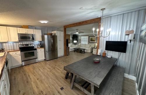 Satsuma Casa | Waterfront Canal in Satsuma Florida