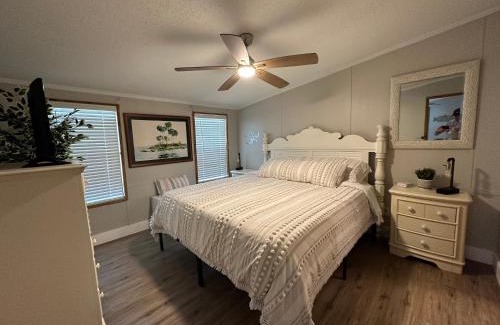 Satsuma Casa | Waterfront Canal in Satsuma Florida