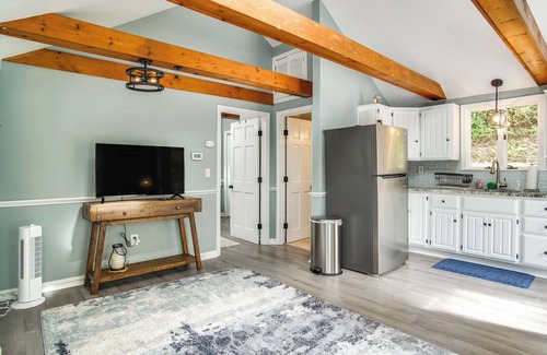 Mashpee Cabaña | Waterfront Cape Cod Cottage on Peter's Pond